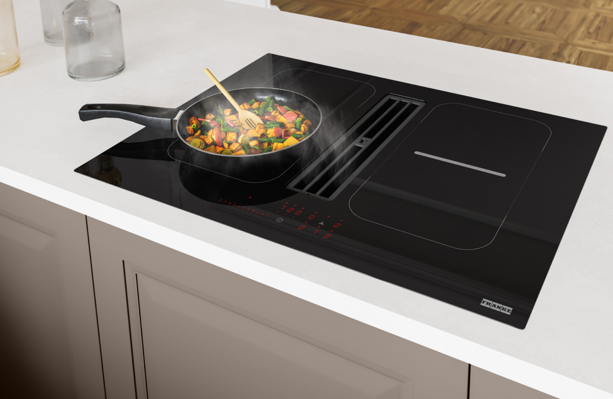 Płyta indukcyjna z okapem bez tajemnic – to jedno urządzenie od Franke zmienia projektowanie współczesnych kuchni