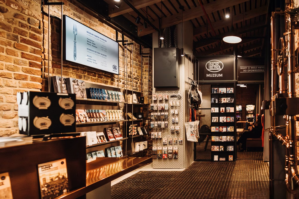 Początek muzealnej opowieści – projekt Jakuba Szczęsnego w Fabryce Norblina