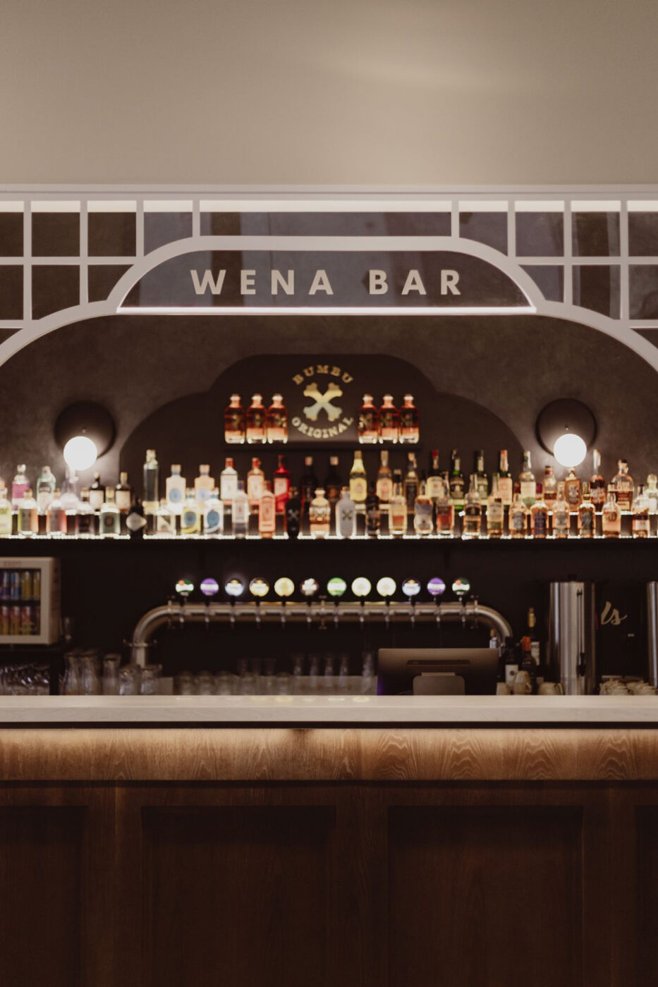 Secesja, parowozy i koktajle. Wnętrza nowego food hallu w historycznej kamienicy 13 Secesja, parowozy i koktajle. Wnętrza nowego food hallu w historycznej kamienicy projektu Biuro Kreacja i M19 Architekci