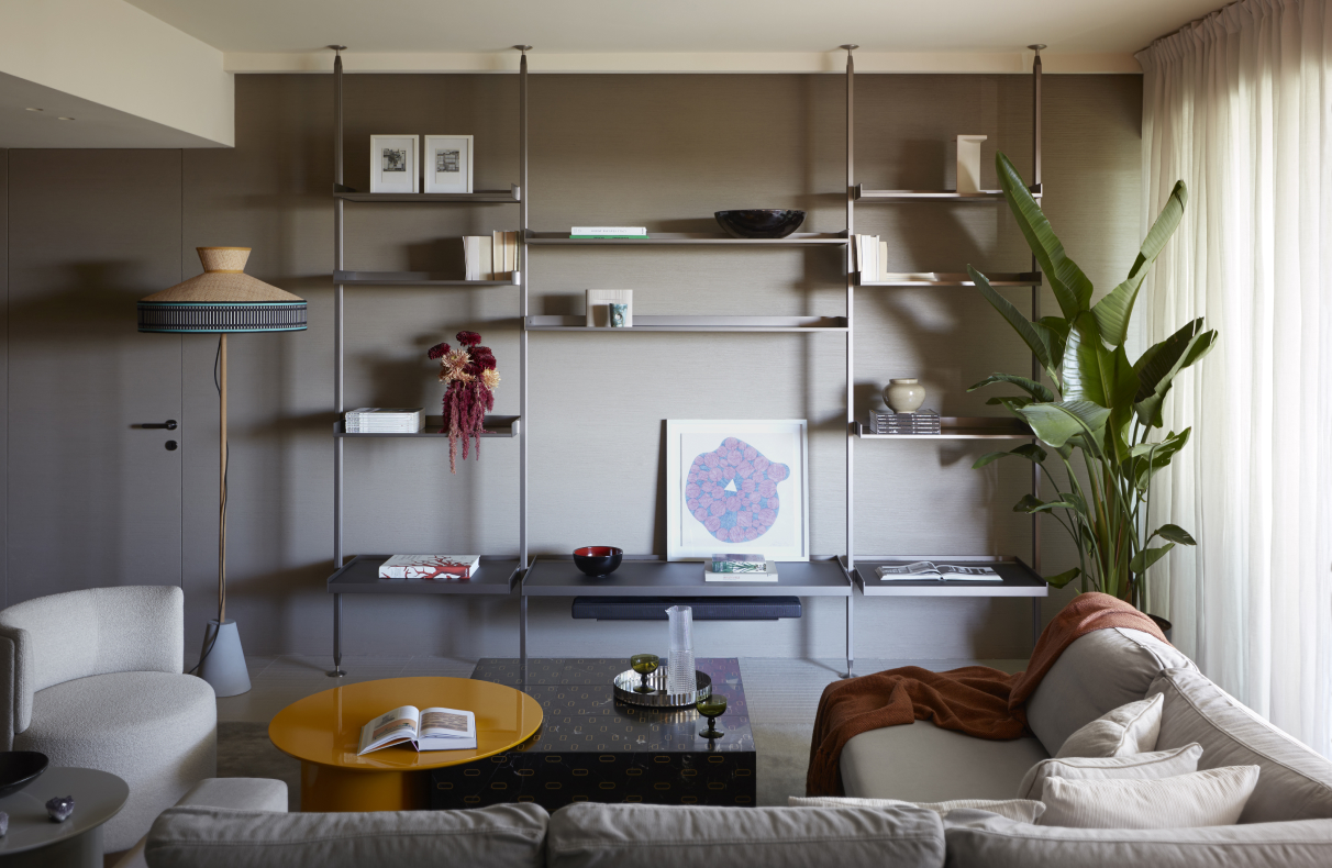 Między architekturą a designem: meble Frag w projekcie mieszkaniowym Kick.Office