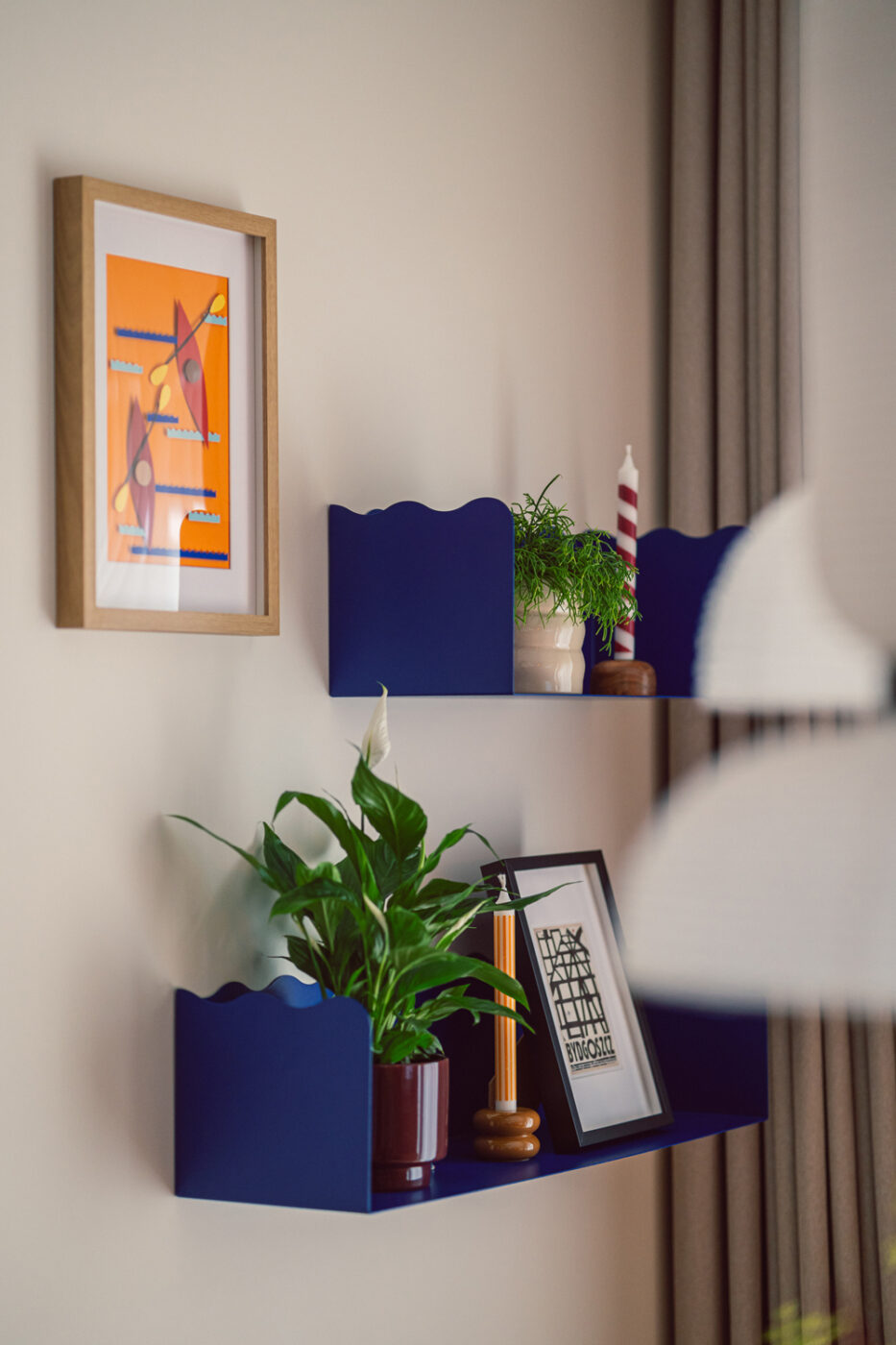 Projekt mieszkania w Bydgoszczy - mieszkanie na wynajem w kolorze, które bawi, przyciąga wzrok i otula od Żurawicki Design