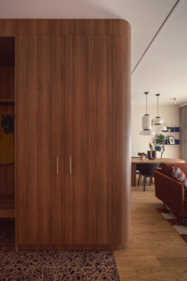 Projekt mieszkania w Bydgoszczy - mieszkanie na wynajem w kolorze, które bawi, przyciąga wzrok i otula od Żurawicki Design