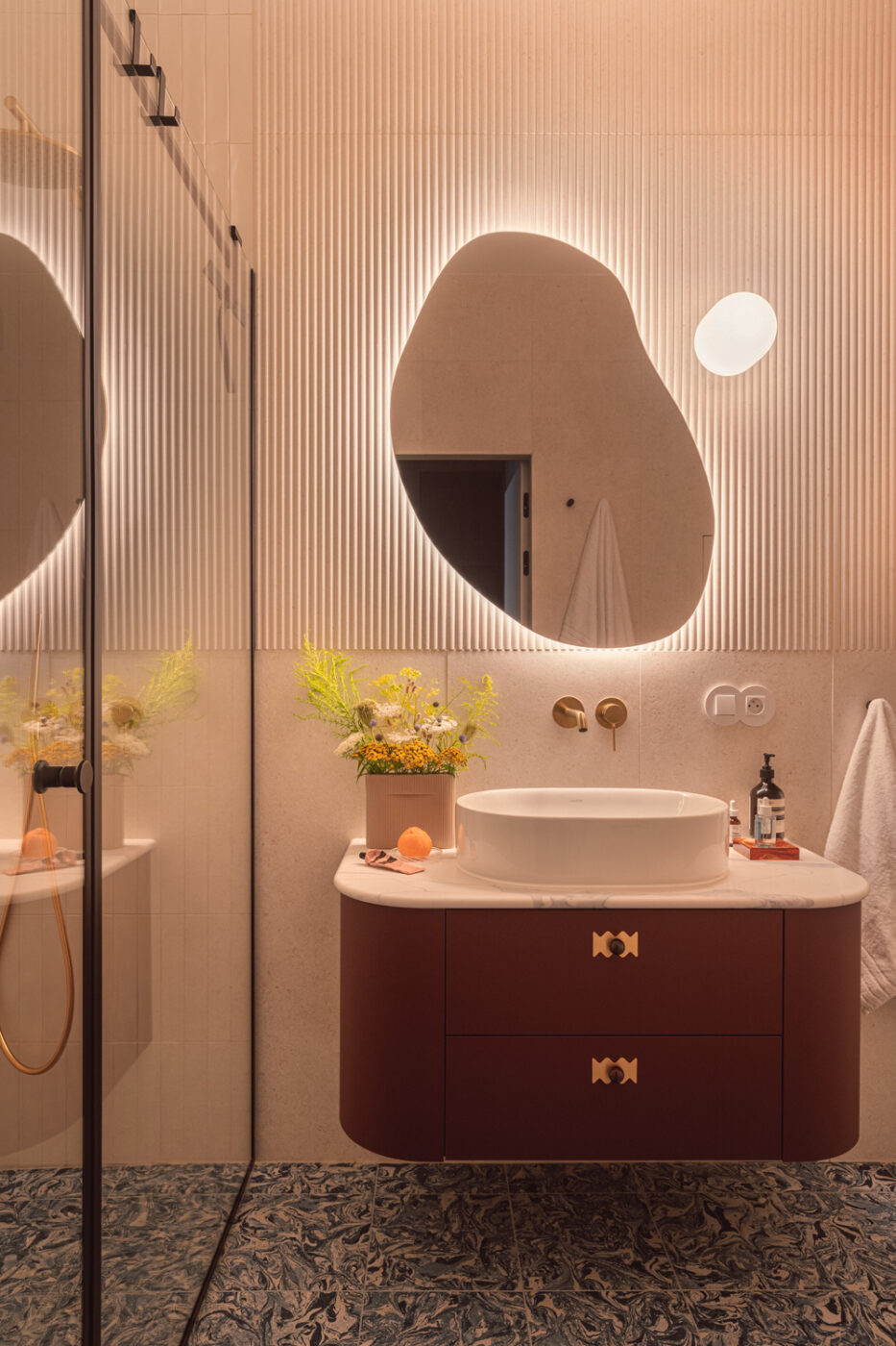 Projekt mieszkania w Bydgoszczy - mieszkanie na wynajem w kolorze, które bawi, przyciąga wzrok i otula od Żurawicki Design