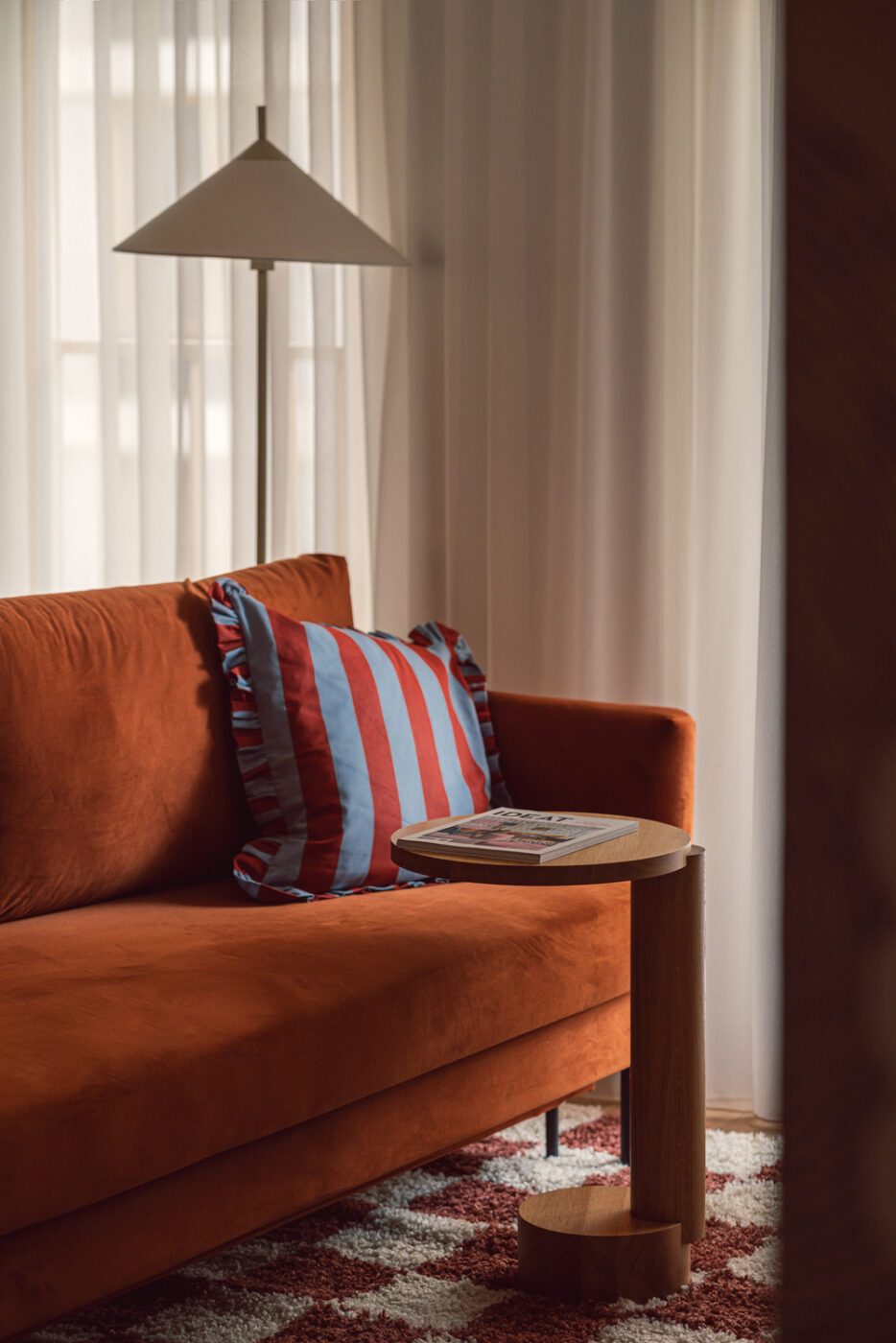 Projekt mieszkania w Bydgoszczy - mieszkanie na wynajem w kolorze, które bawi, przyciąga wzrok i otula od Żurawicki Design