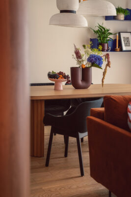 Projekt mieszkania w Bydgoszczy - mieszkanie na wynajem w kolorze, które bawi, przyciąga wzrok i otula od Żurawicki Design