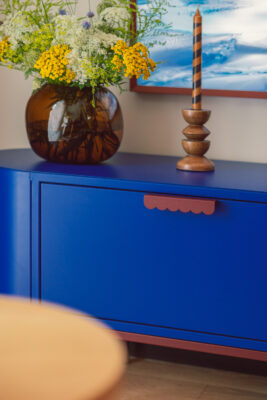 Projekt mieszkania w Bydgoszczy - mieszkanie na wynajem w kolorze, które bawi, przyciąga wzrok i otula od Żurawicki Design