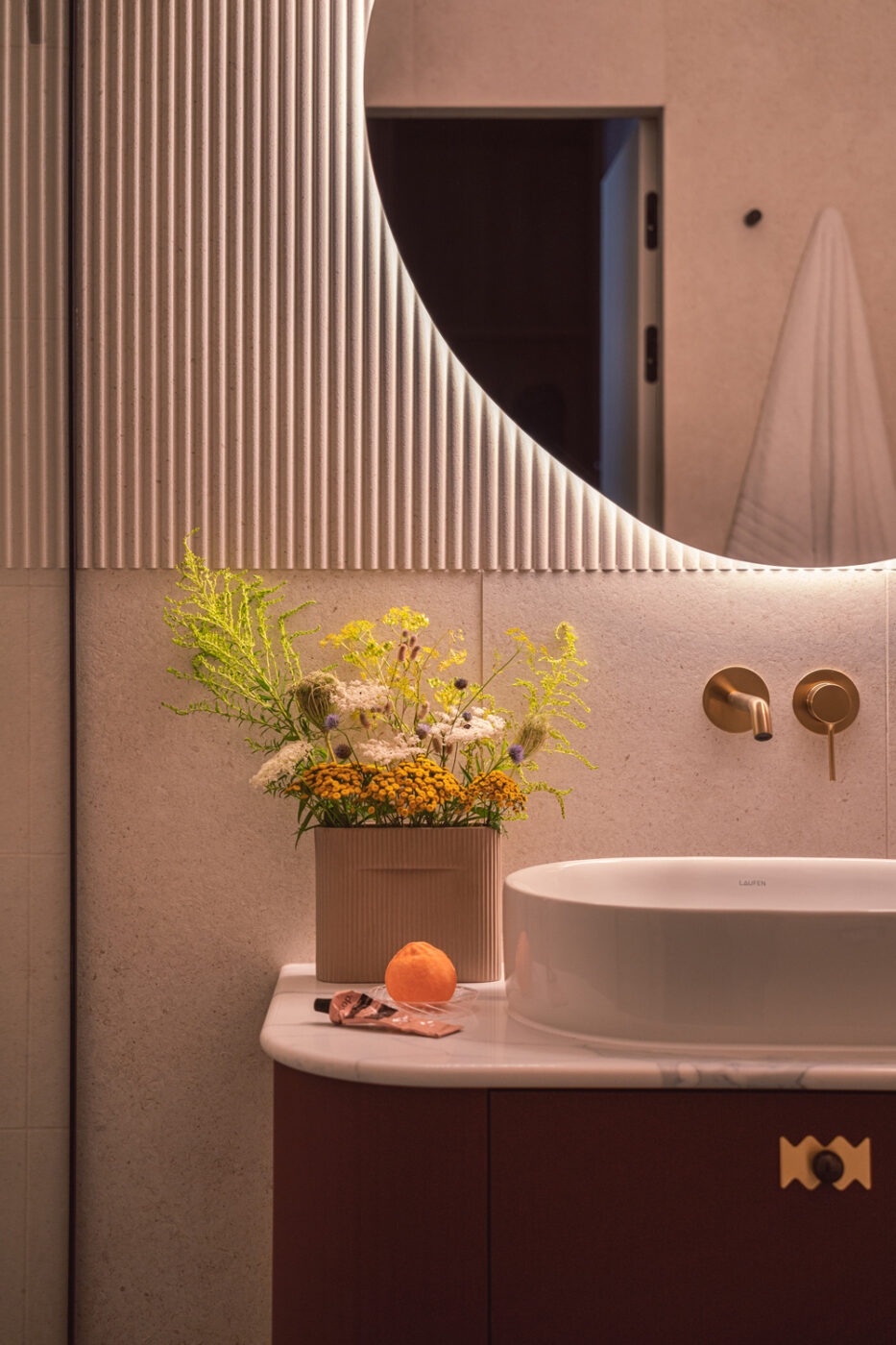 Projekt mieszkania w Bydgoszczy - mieszkanie na wynajem w kolorze, które bawi, przyciąga wzrok i otula od Żurawicki Design