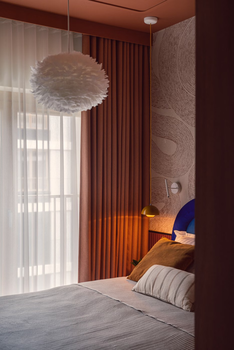 Projekt mieszkania w Bydgoszczy - mieszkanie na wynajem w kolorze, które bawi, przyciąga wzrok i otula od Żurawicki Design