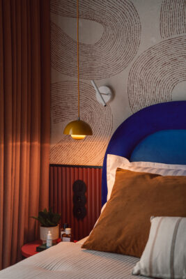 Projekt mieszkania w Bydgoszczy - mieszkanie na wynajem w kolorze, które bawi, przyciąga wzrok i otula od Żurawicki Design