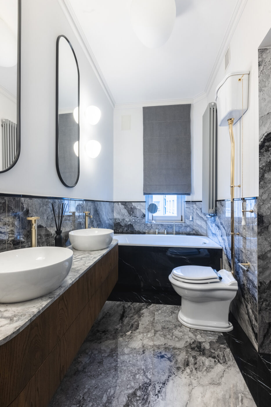 Nowe życie w kamienicy. Rodzinny apartament na Świętojańskiej w Gdyni projektu masz.design