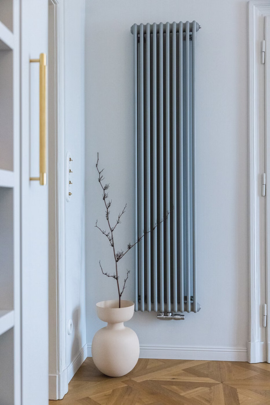 Nowe życie w kamienicy. Rodzinny apartament na Świętojańskiej w Gdyni projektu masz.design