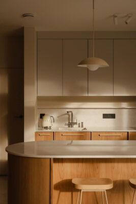 Spokój, światło i naturalna harmonia. Dom zaprojektowany przez Habitat