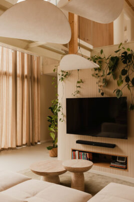 Spokój, światło i naturalna harmonia. Dom zaprojektowany przez Habitat