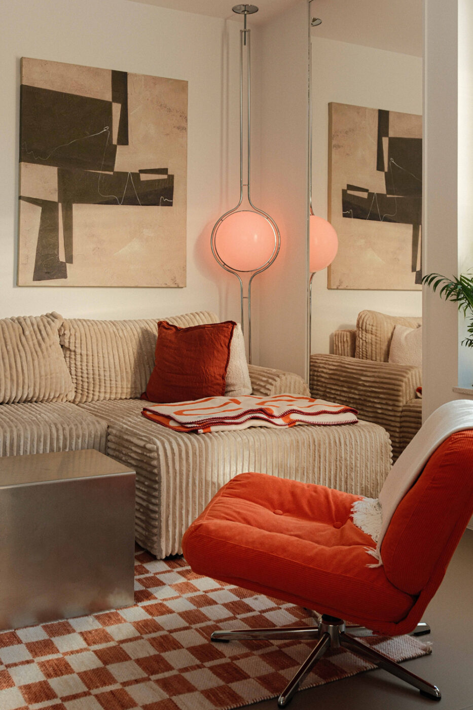 W lustrzanym odbiciu i w kolorze – mieszkanie soft modern z motywami mid-century 1 W lustrzanym odbiciu! projekt estimental.