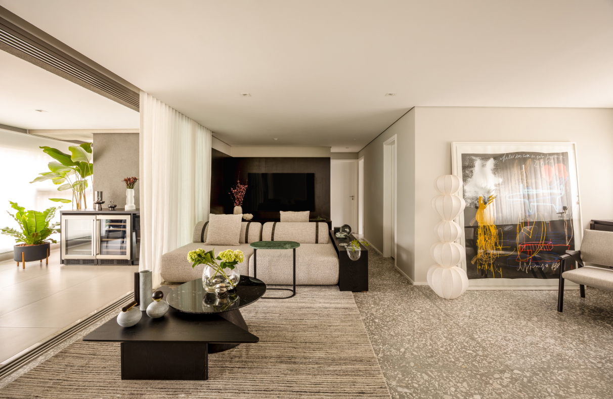 Wyrafinowanie i ciepło. Nowy dom młodego przedsiębiorcy w São Paulo