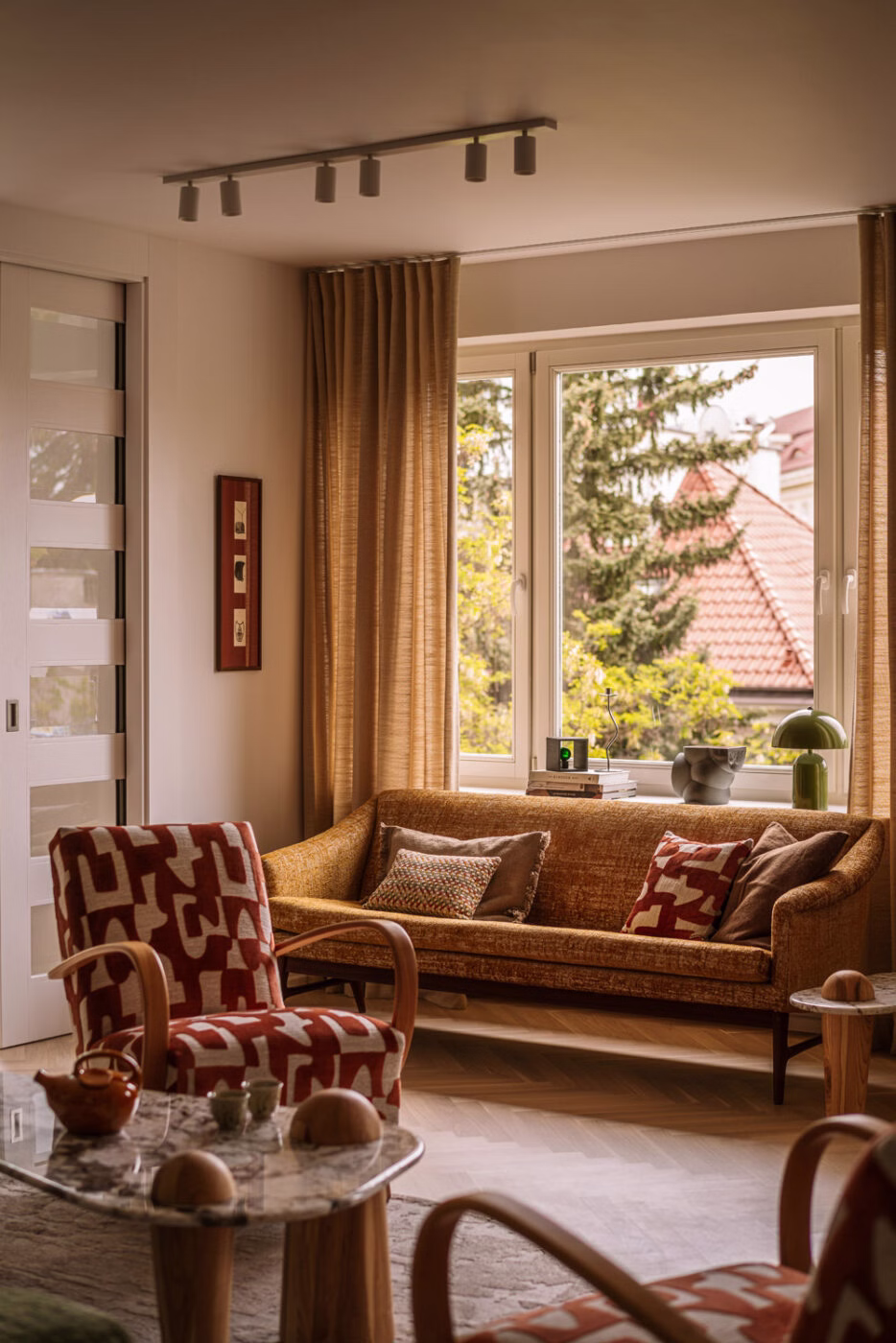 Eklektyzm i niuanse – apartament w nadbudowie kamienicy 14 Miało być eklektycznie i opływowo
