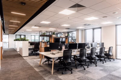 Nowa siedziba Rolls-Royce plc w krakowskim Unity Tower –najwyższe standardy bezpieczeństwa i odlotowy design projekt Tétris