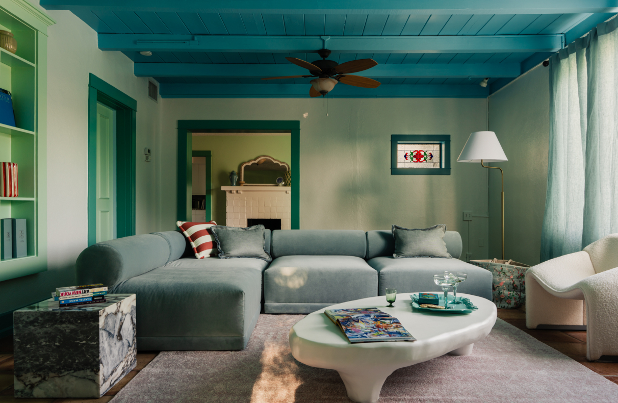 Wakacyjna paleta kolorów i zabawa formami – wnętrze domu sprzed 100 lat zyskało magiczny pierwiastek