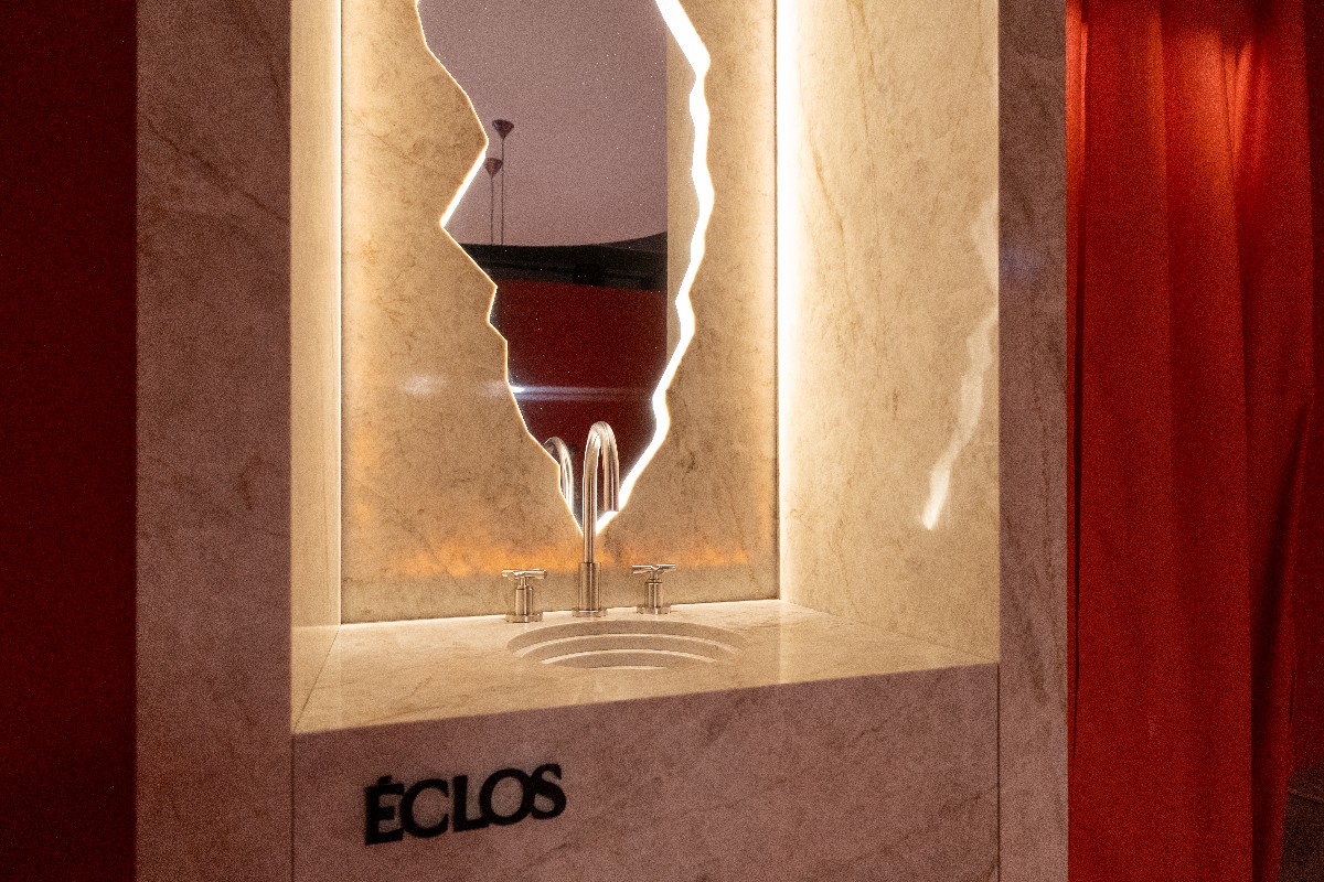 W punkcie przecięcia materii, światła i idei. Tom Dixon x Cosentino prezentują AXIS