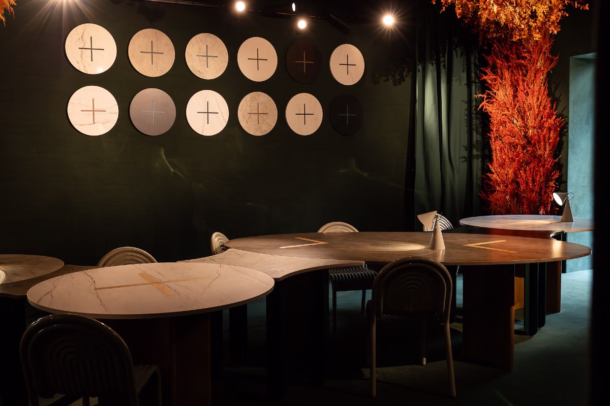 W punkcie przecięcia materii, światła i idei. Tom Dixon x Cosentino prezentują AXIS