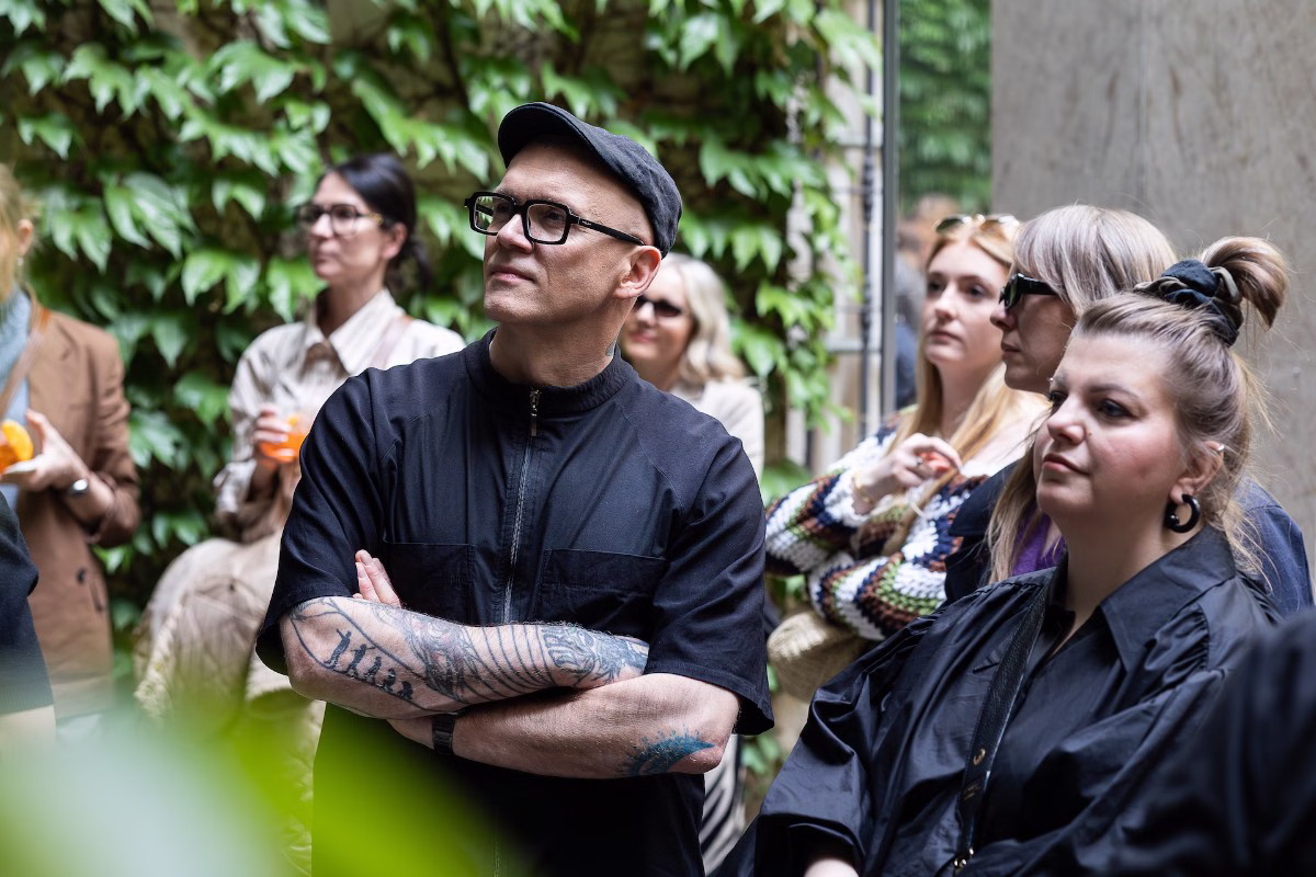 W punkcie przecięcia materii, światła i idei. Tom Dixon x Cosentino prezentują AXIS