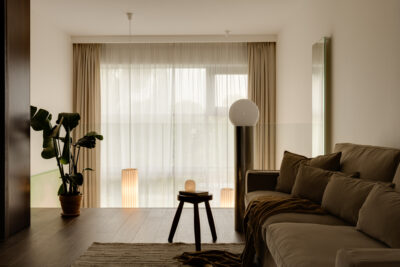 Minimalizm pod kontrolą. 85 metrów precyzyjnie zaprojektowanej ciszy