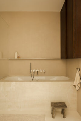 Minimalizm pod kontrolą. 85 metrów precyzyjnie zaprojektowanej ciszy