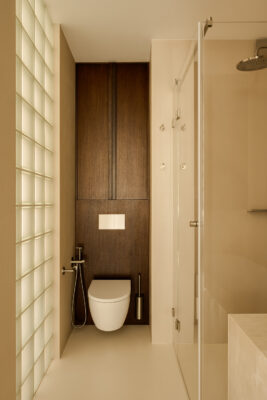 Minimalizm pod kontrolą. 85 metrów precyzyjnie zaprojektowanej ciszy