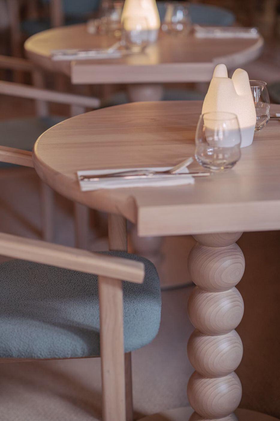 Futuryzm, biomorfizm i sztuka awangardy. Restauracja wege w architektonicznej wizji Kacpra Gronkiewicza 17 Futuryzm, biomorfizm i sztuka awangardy. Warszawska Manna 2 w architektonicznej wizji Kacpra Gronkiewicza