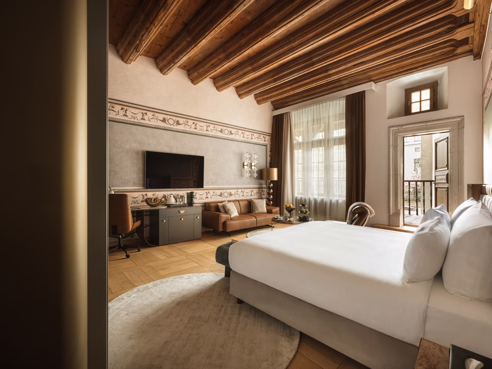 Monumentalnie, ale ze smakiem – niesamowite wnętrza butikowego hotelu w historycznej kamienicy 29 House 14 - projekt butikowego hotelu od Aleksandara Figiela