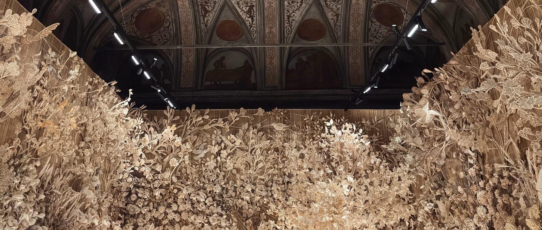 Milan Design Week 2026 – podróż przez autorskie światy designu. Mat Kubaj wybiera 10 najciekawszych wystaw i instalacji 