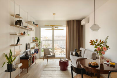 Płaszcz w kolorze błękitu od SOL objects & interiors