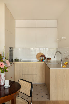 Płaszcz w kolorze błękitu od SOL objects & interiors