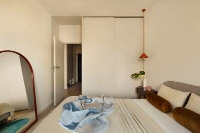Płaszcz w kolorze błękitu od SOL objects & interiors