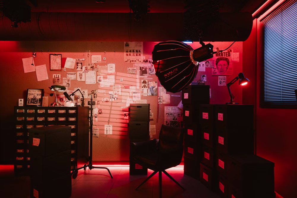 Wnętrze dla mrocznych historii – tak zaprojektowano wnętrze studia Kryminatorium 5 Wnętrze dla mrocznych historii - studio Kryminatorium od mode:lina™