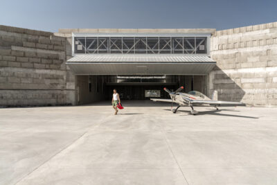 Architektura szczerości. Hangar dla tych którzy żyją w powietrzu projektu Dan Vakhrameyev +kouple