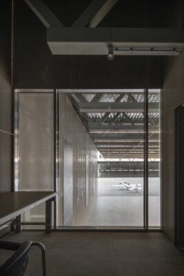 Architektura szczerości. Hangar dla tych którzy żyją w powietrzu projektu Dan Vakhrameyev +kouple
