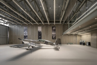 Architektura szczerości. Hangar dla tych którzy żyją w powietrzu projektu Dan Vakhrameyev +kouple