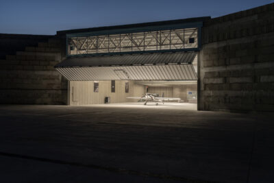 Architektura szczerości. Hangar dla tych którzy żyją w powietrzu projektu Dan Vakhrameyev +kouple