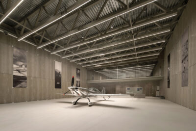 Architektura szczerości. Hangar dla tych którzy żyją w powietrzu projektu Dan Vakhrameyev +kouple