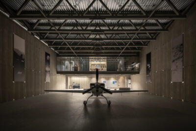 Architektura szczerości. Hangar dla tych którzy żyją w powietrzu projektu Dan Vakhrameyev +kouple