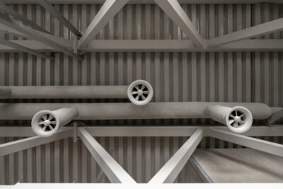 Architektura szczerości. Hangar dla tych którzy żyją w powietrzu projektu Dan Vakhrameyev +kouple