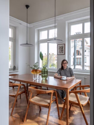 Nowe wnętrza apartamentu w historycznej kamienicy w Sopocie projektu pracowni M19 Architekci