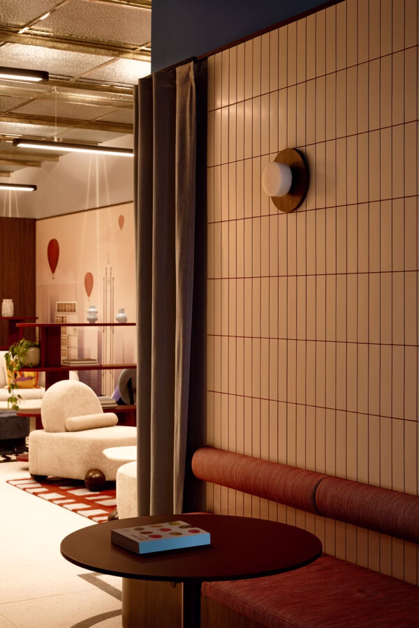 B&B HOTEL Wrocław Old Town w ikonicznym budynku Wrocławia. Wnętrza projektu AKA Studio inspirowane nowojorskimi wieżowcami lat 30. XX wieku projektu AKA Studio