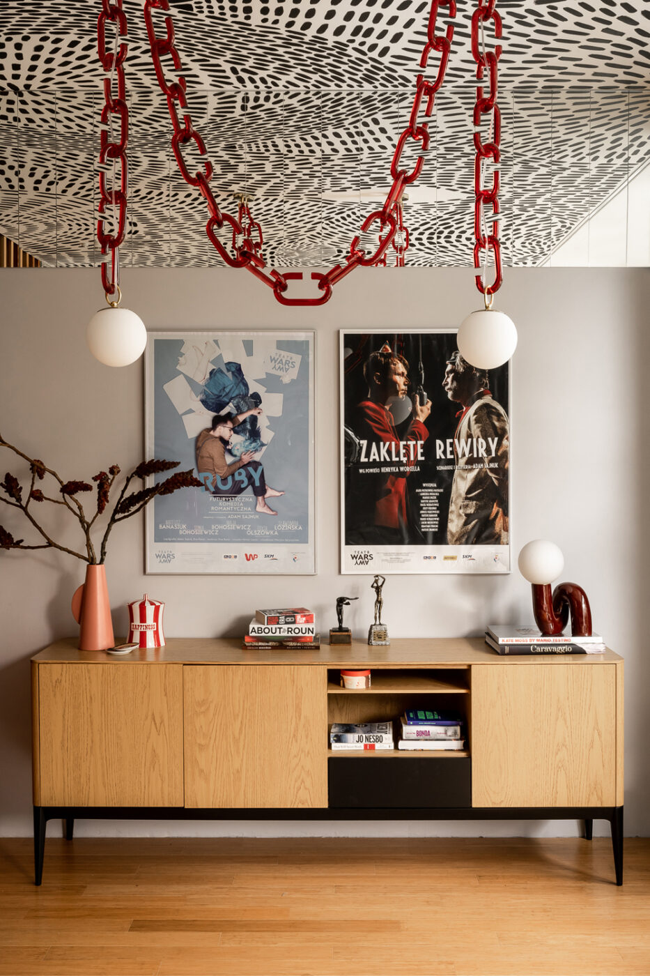 Eklektyczna oaza nad wodą. Apartament Mateusza Banasiuka w Serocku 3 Oaza nad wodą. Apartament Mateusza Banasiuka w Serocku