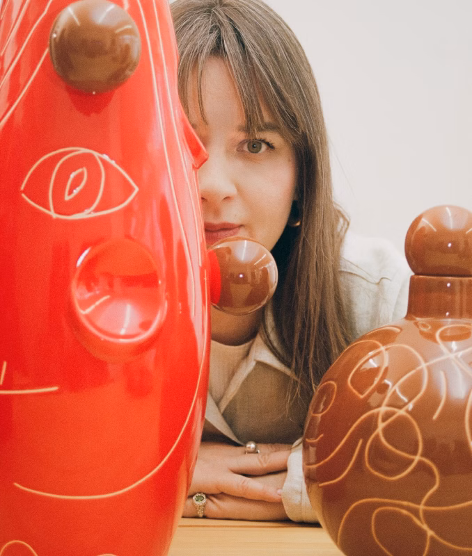 Sgraffito bez poprawek: jak smak Wedla trafił na ceramikę Malwiny Konopackiej? Wystawa