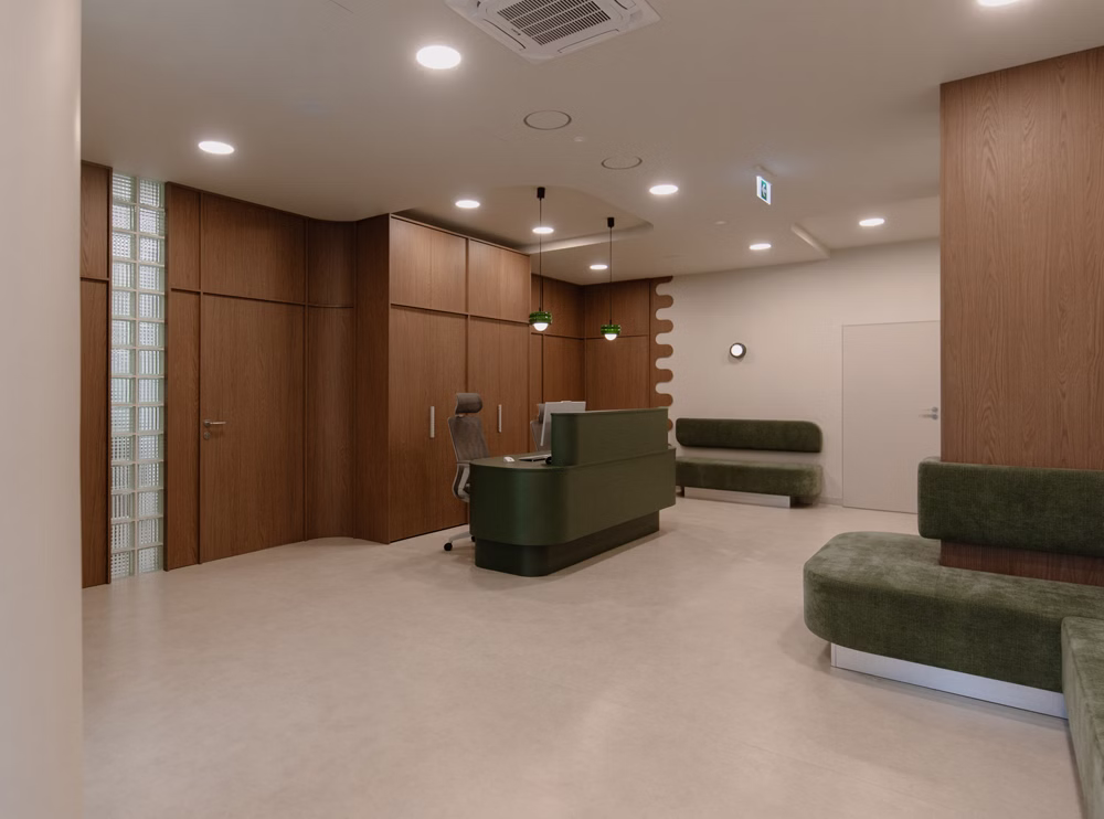 Zamiast sterylnej bieli – przyjazne wnętrze. Ta klinika stomatologiczna przełamuje schematy 23 Stomatologia w przyjaznym wydaniu. Krokodylki Dental Studio według mode:lina™