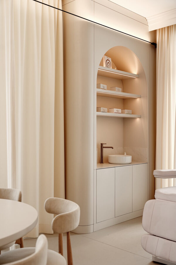 Nowy showroom Biotec Polska zaprojektowany przez SIKORA Creative Architecture