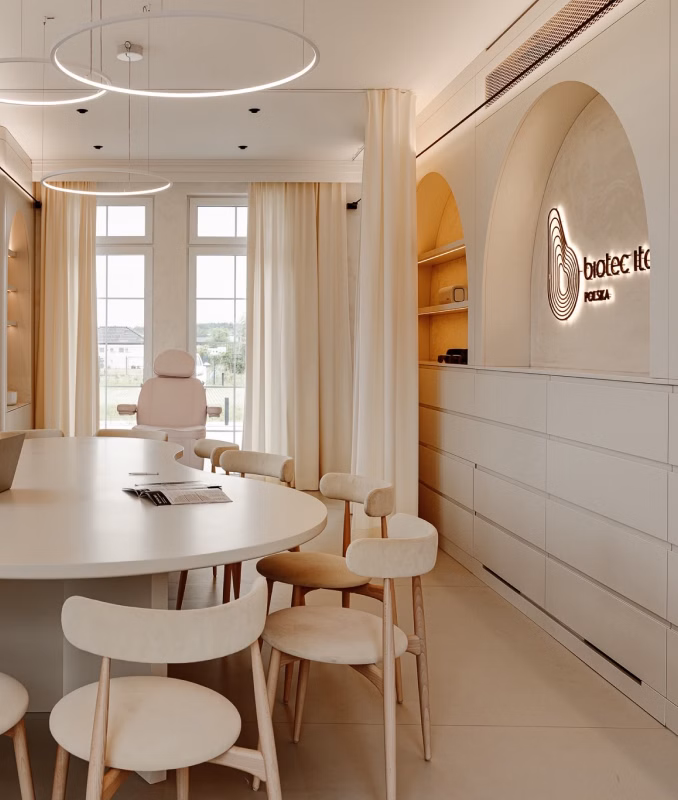 Nowy showroom Biotec Polska zaprojektowany przez SIKORA Creative Architecture