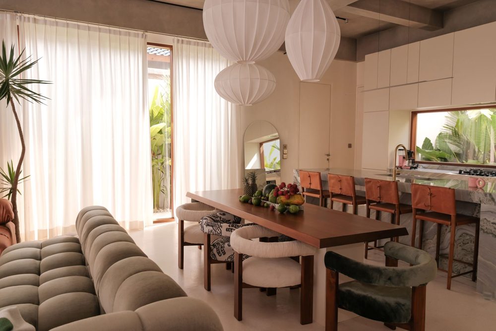 Bali, ale inaczej. Zamiast przewidywalnego boho, mamy tu beton, onyks i tropikalny ogród 8 Między Meksykiem a Bali. AMOK Architecture projektuje dom w Seseh